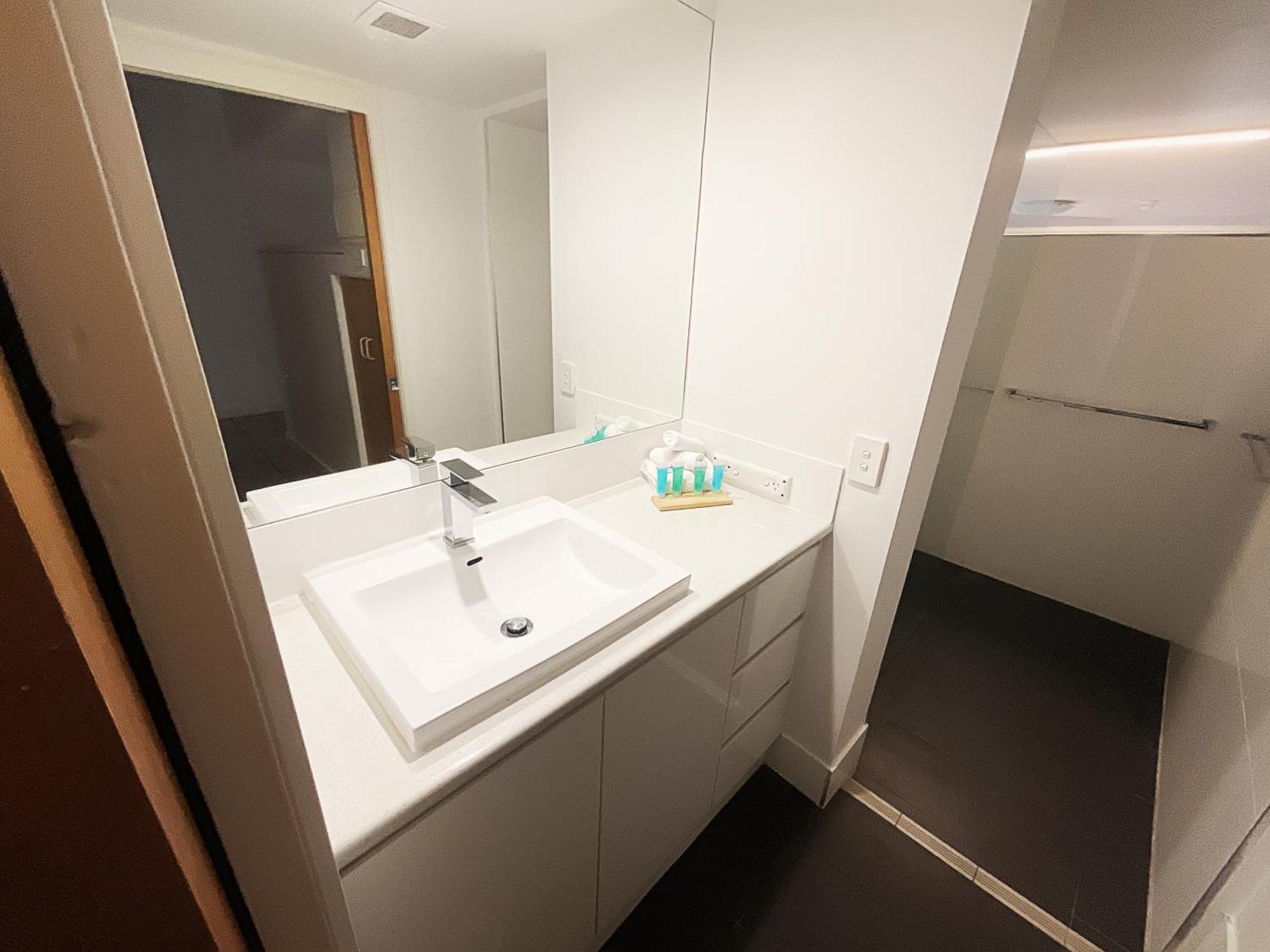 غولد كوست Tiki Hotel Apartments Surfers Paradise المظهر الخارجي الصورة