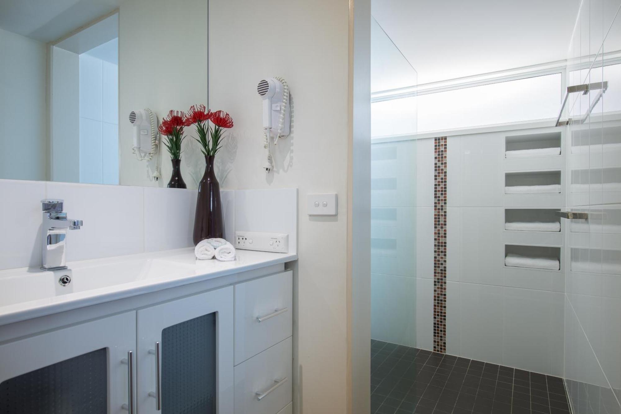 غولد كوست Tiki Hotel Apartments Surfers Paradise المظهر الخارجي الصورة