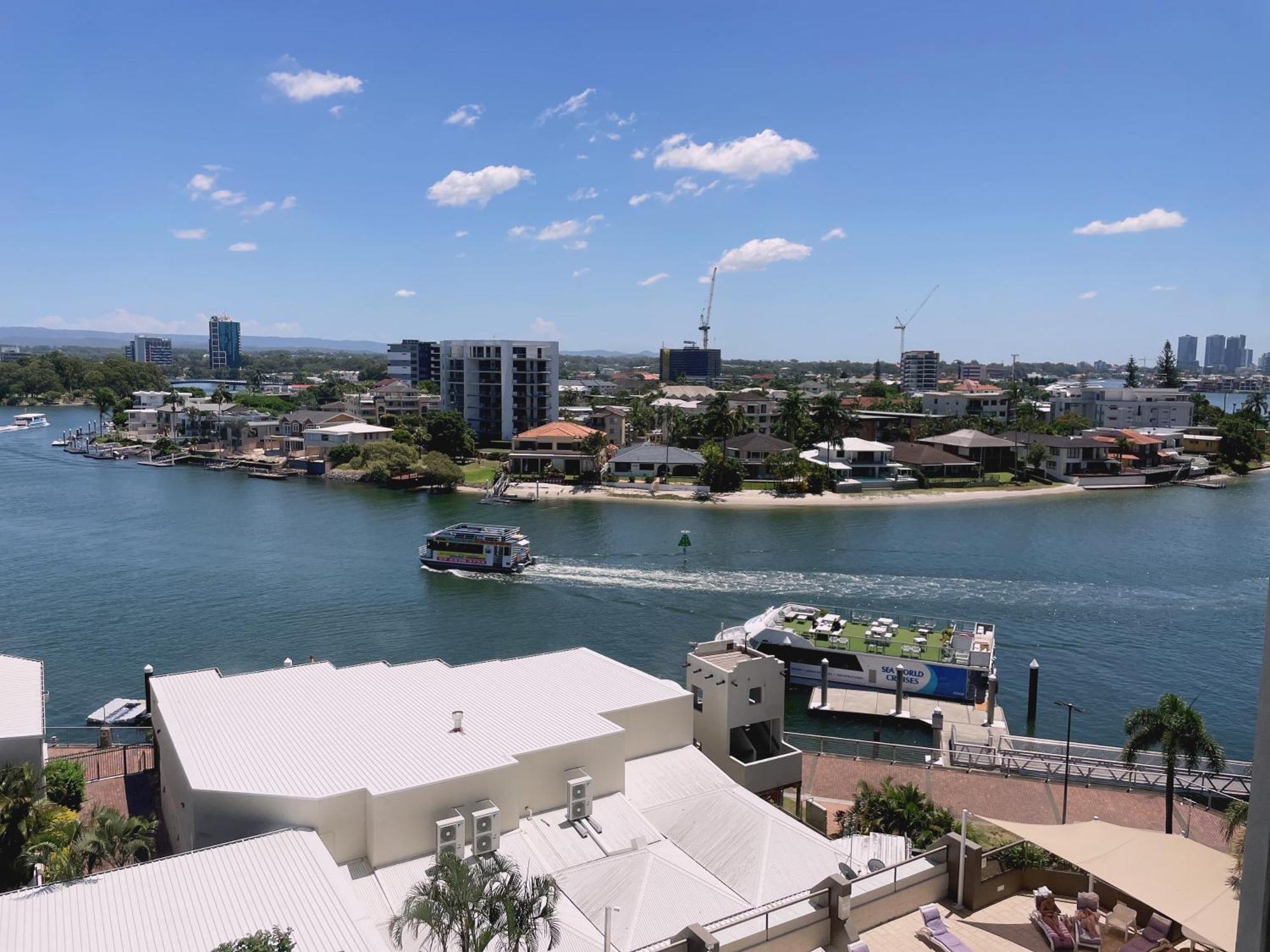 غولد كوست Tiki Hotel Apartments Surfers Paradise المظهر الخارجي الصورة