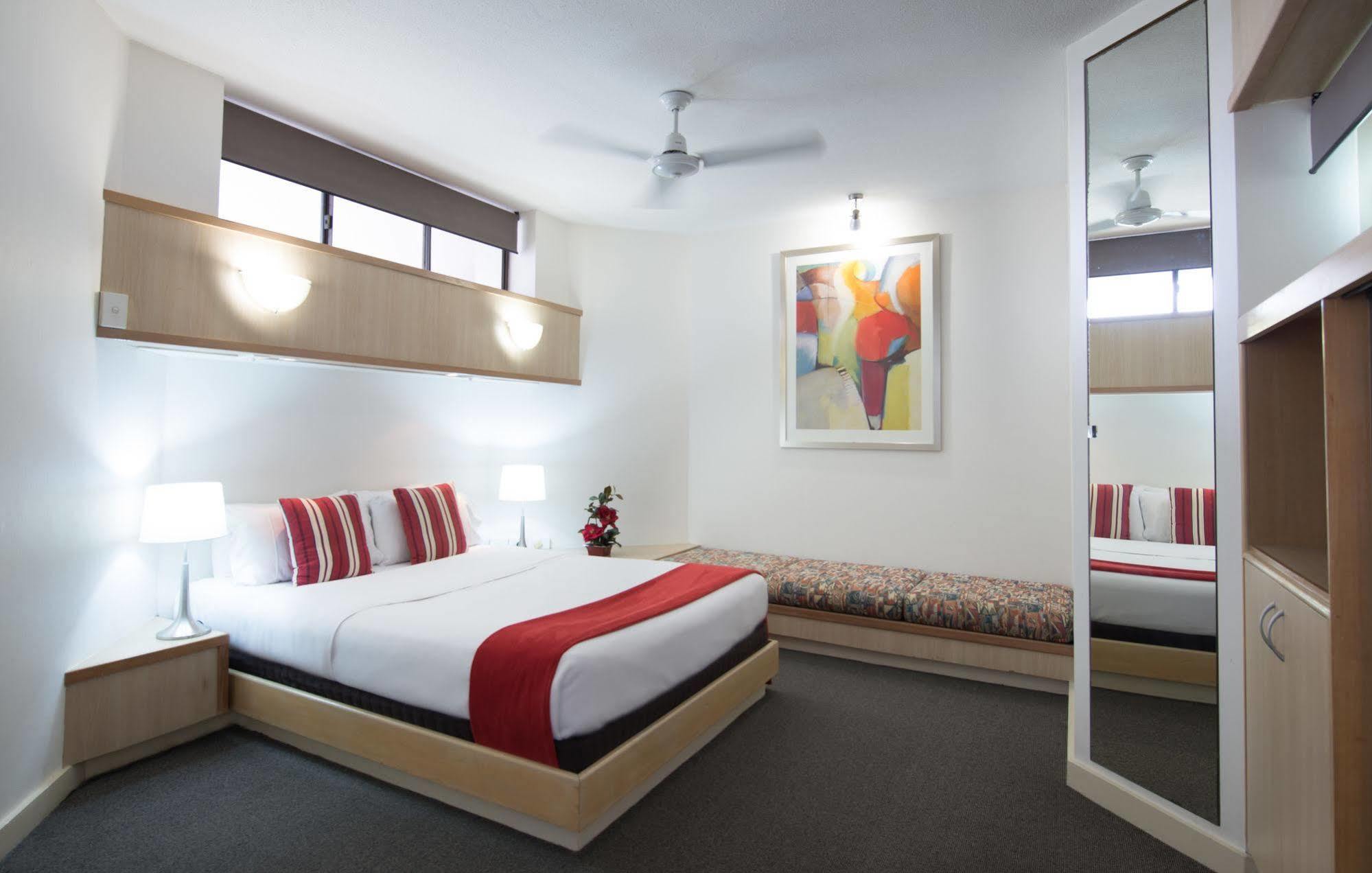 غولد كوست Tiki Hotel Apartments Surfers Paradise المظهر الخارجي الصورة