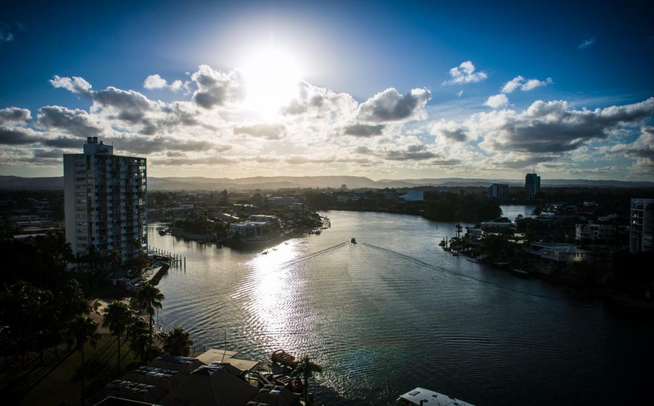 غولد كوست Tiki Hotel Apartments Surfers Paradise المظهر الخارجي الصورة